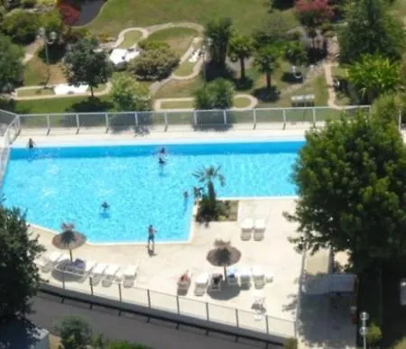 캠프장 Mobil 3 - 2 Salles D'eau - 2wc -camping Les Ecureuils - 220 Euro A Regler A L'accueil 비스카로세