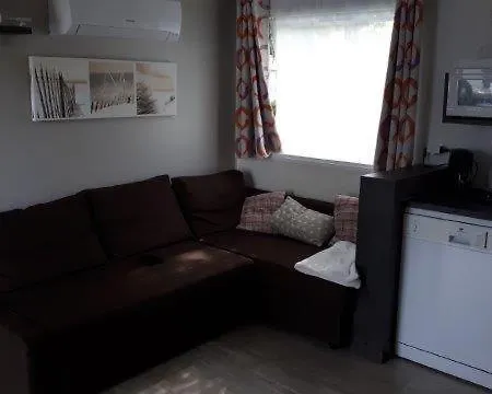 Mobil 3 - 2 Salles D'eau - 2wc -camping Les Ecureuils - 220 Euro A Regler A L'accueil 캠프장 *